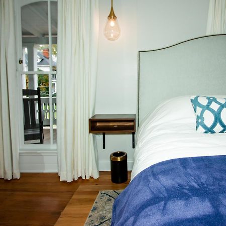 The Colonial Inn Hillsborough Room photo